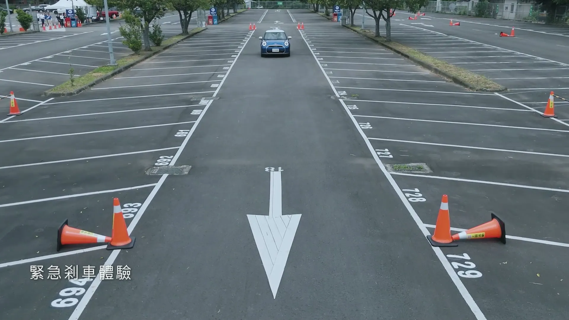空拍視角的緊急煞車體驗